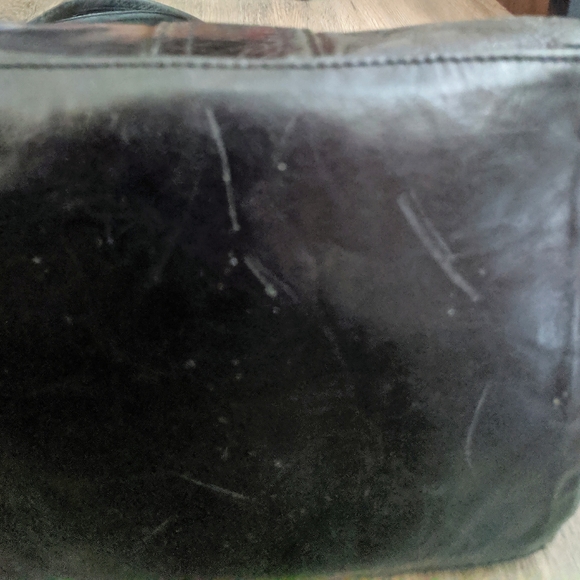 Kenneth Cole New York Black Leather Shoulder Bag - Picture 4 of 13